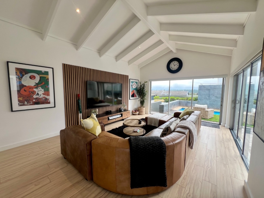 5 Bedroom Property for Sale in Oubaai Western Cape